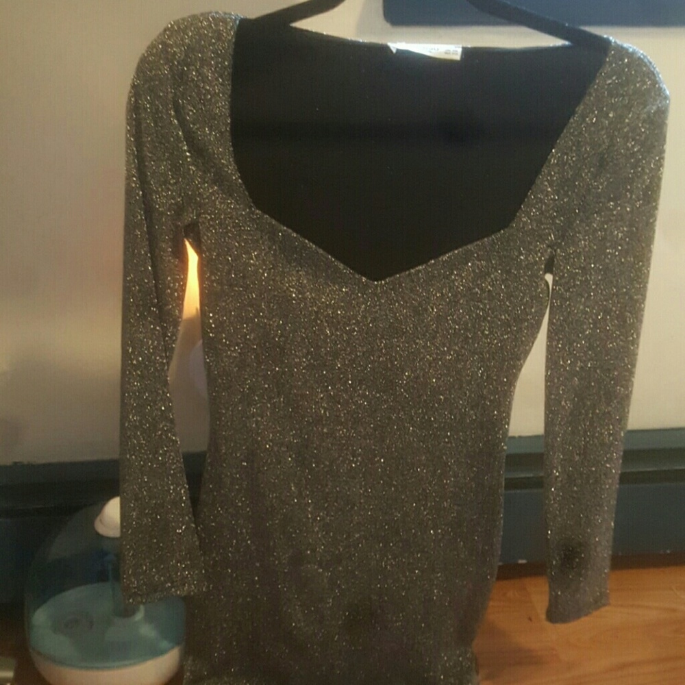 Short long-sleeved dress